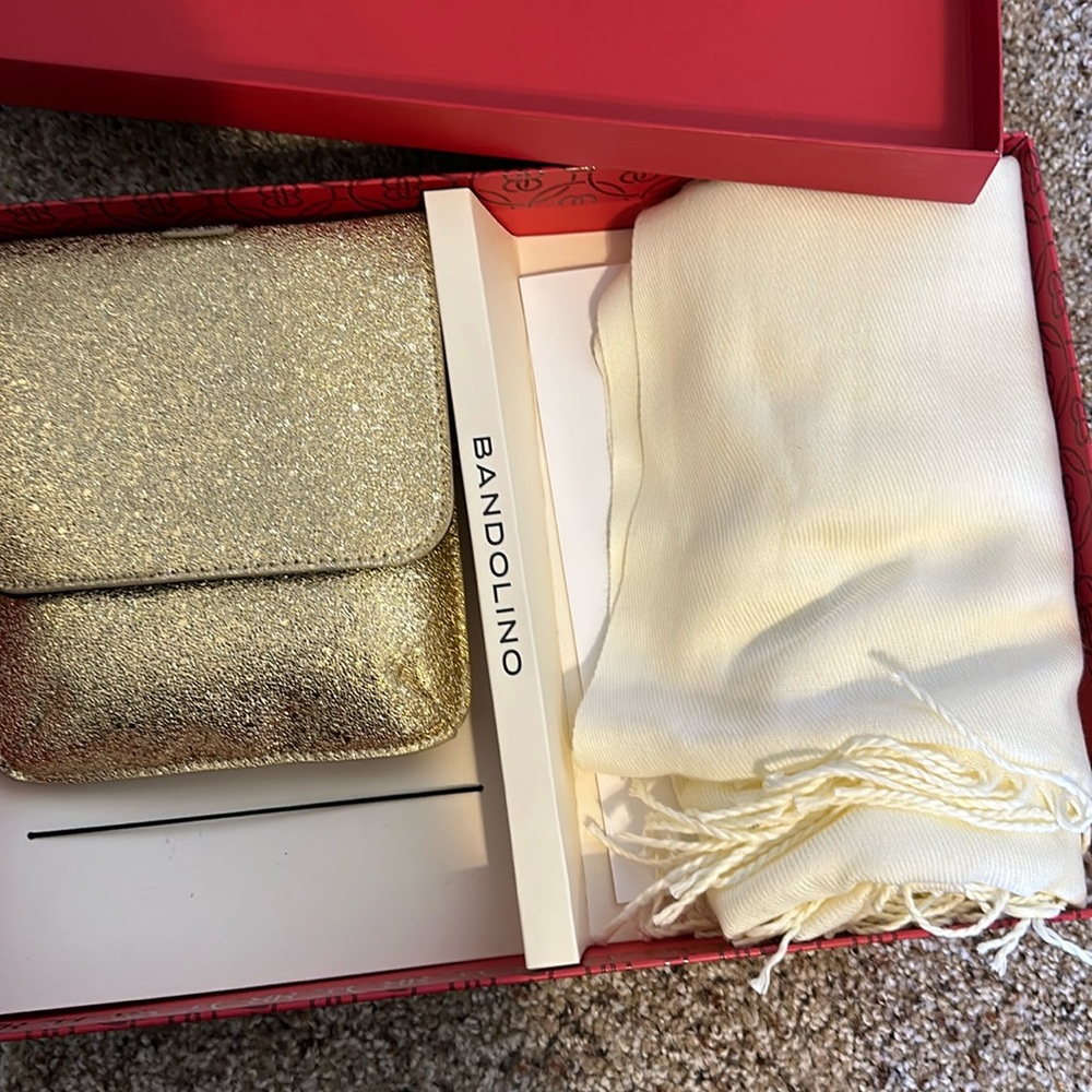 NWT Bandolino gold purse with large cream color scarf gift set